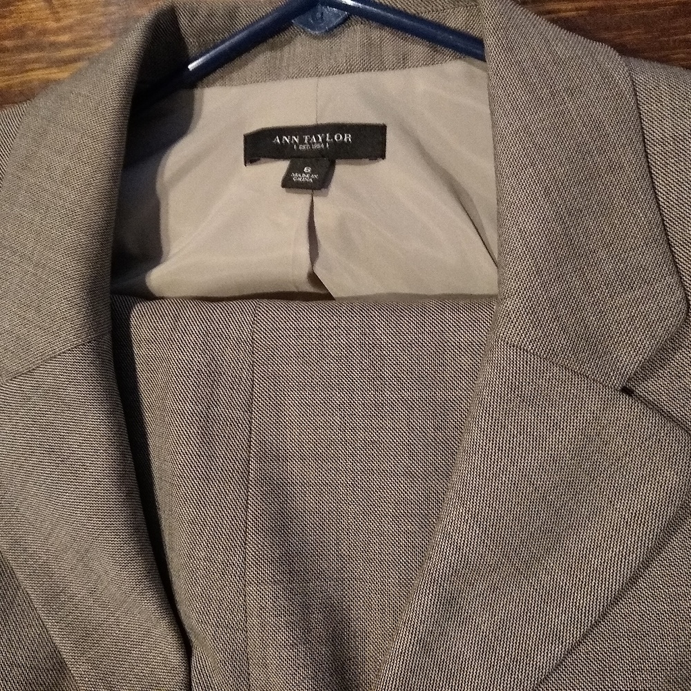 Ann Taylor Suit, Blazer and Pants, Size 6 Like New